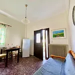 Montsenigos Garden Apartment